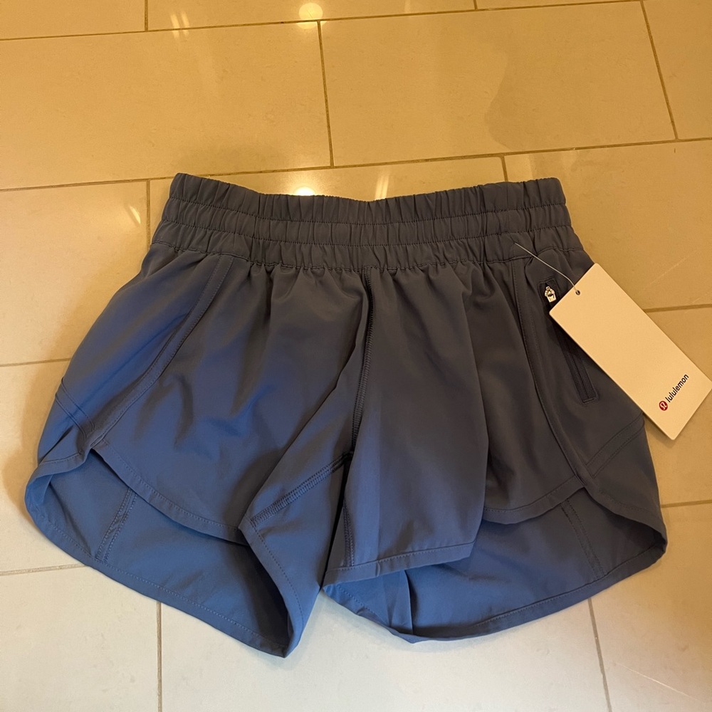 NWT Lululemon Tracker LR Short 4” Lined, size 6, purple/gray